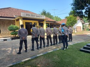 KANIT PROPAM POLSEK SAKETI MELAKSANAKAN PENGAWASAN PADA APEL PAGI POLSEK SAKETI 1 IMG 20240815 WA0040 2