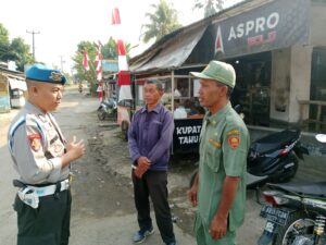 Polsek Cikedal Berikan Arahan kepada Linmas untuk Tingkatkan Kewaspadaan dan Keamanan 1 WhatsApp Image 2024 08 15 at 13.04.39