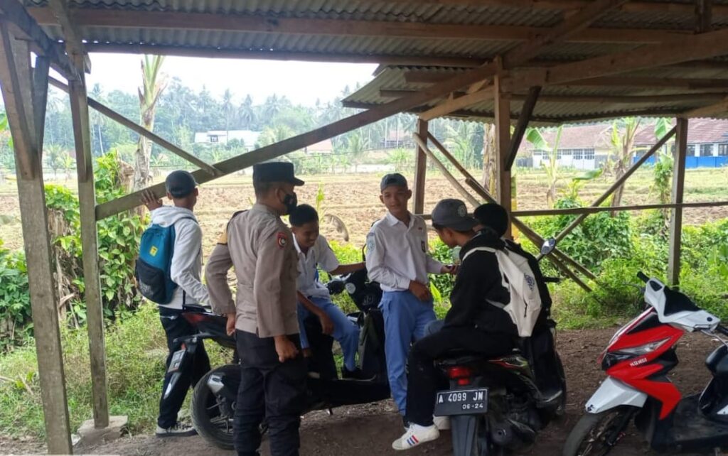 Polsek Menes Beri Himbauan Kepada Pelajar Yang Sedang Nongkrong 6 WhatsApp Image 2023 08 24 at 15.10.19