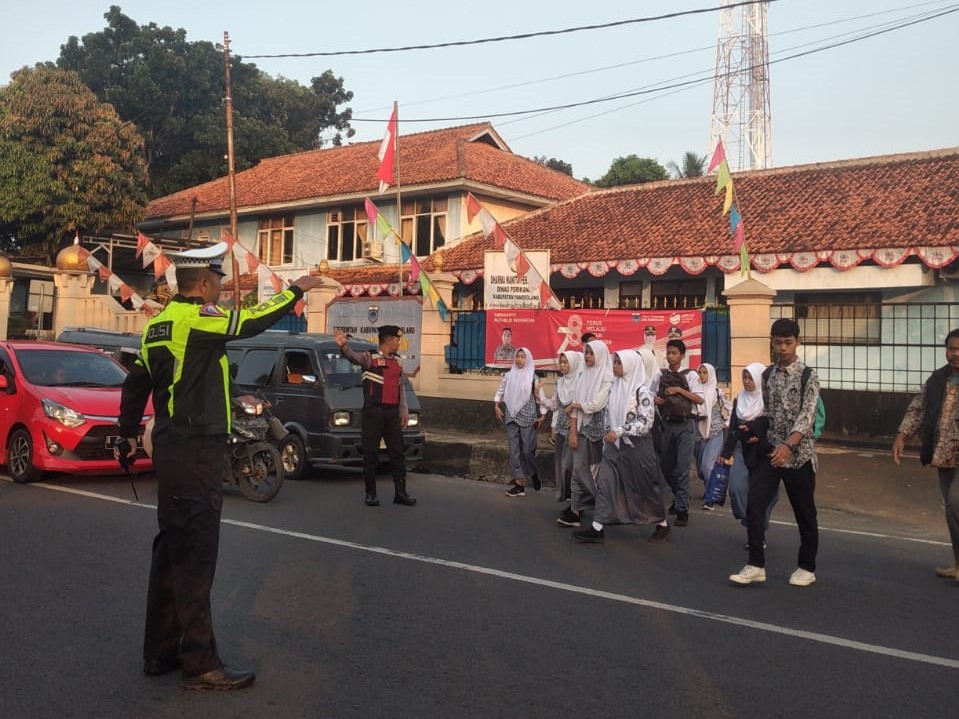 Berikan Kenyamanan Berlalulintas, Polsek Pandeglang Rutin Gelar Strong Point 2 WhatsApp Image 2023 08 24 at 22.37.16
