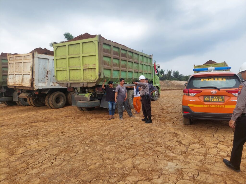 Sat Pamobvit Polres Pandeglang Patroli Lokasi Proyek Jalan Tol 2 WhatsApp Image 2023 08 25 at 05.57.02