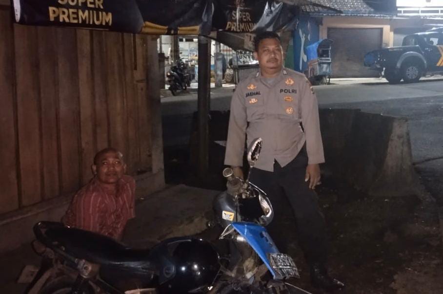 Antisipasi Gangguan Kamtibmas Malam Hari Polsek Saketi Gelar Patroli 1 WhatsApp Image 2023 08 27 at 21.35.45