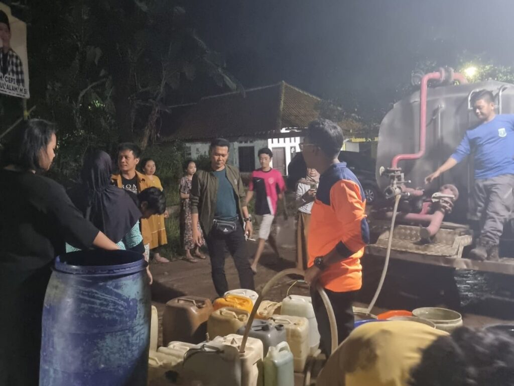 Polres Pandeglang Kembali Beri Bantuan Air Bersih Melalui Satgas Kampung Bebas Narkoba 3 WhatsApp Image 2023 08 29 at 10.26.46