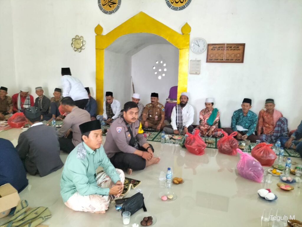 Bhabinkamtibmas Polsek Angsana Hadiri Kegiatan Memperingati Maulid Nabi Muhammad 2 WhatsApp Image 2023 10 03 at 19.45.19