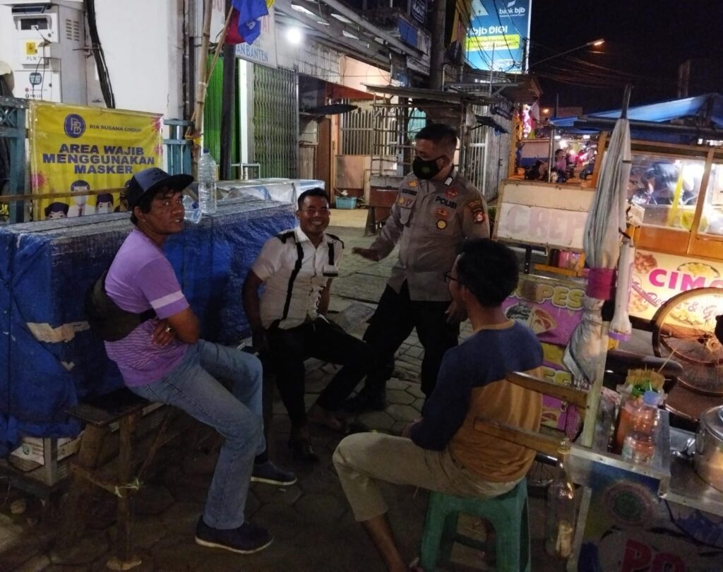 Patroli Malam di Wilayah Hukum Polsek Labuan untuk Menjaga Kamtibmas 10 WhatsApp Image 2023 10 04 at 03.42.44