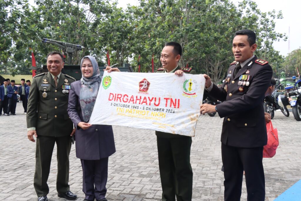 Kapolres Pandeglang Sambut HUT TNI ke-78 dengan Hadiri Upacara di Makodim 0601 Pandeglang 7 WhatsApp Image 2023 10 05 at 11.35.46
