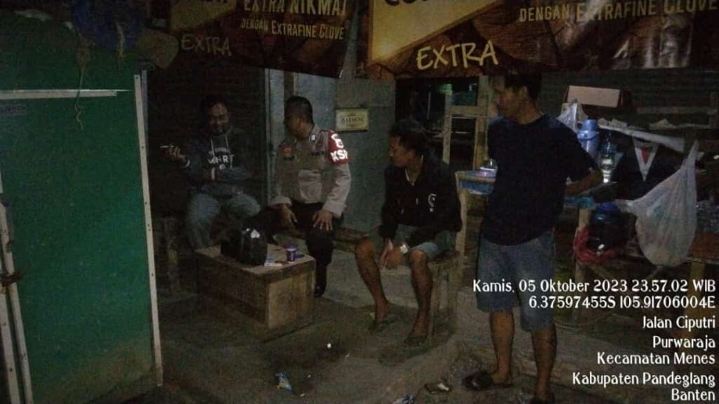 Polsek Menes Gelar Patroli Malam untuk Cegah Penyakit Masyarakat 6 WhatsApp Image 2023 10 06 at 10.41.20