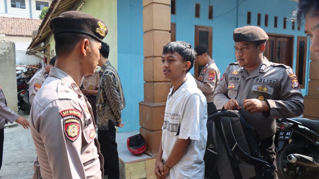 Polres Pandeglang Gelar Operasi Bina Kusuma Maung II 2023 untuk Cegah Kenakalan Remaja di Kalangan Pelajar 5 WhatsApp Image 2023 10 06 at 11.07.33