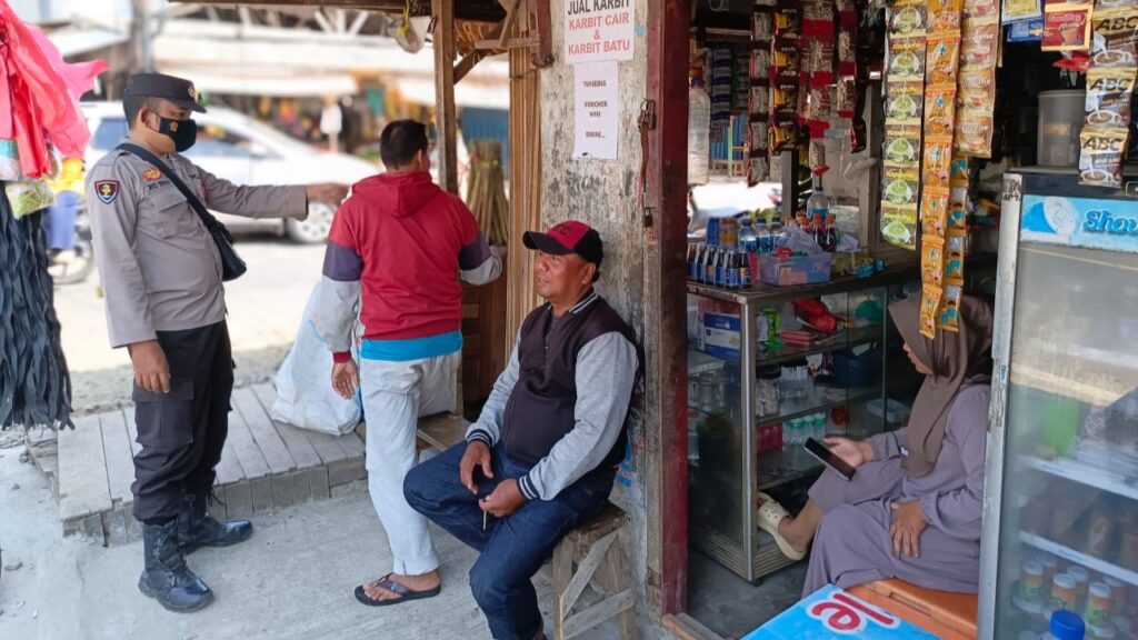 Polsek Cibaliung Jalin Komunikasi dengan Warga Melalui Sambang Door to Door 6 WhatsApp Image 2023 10 06 at 13.45.59