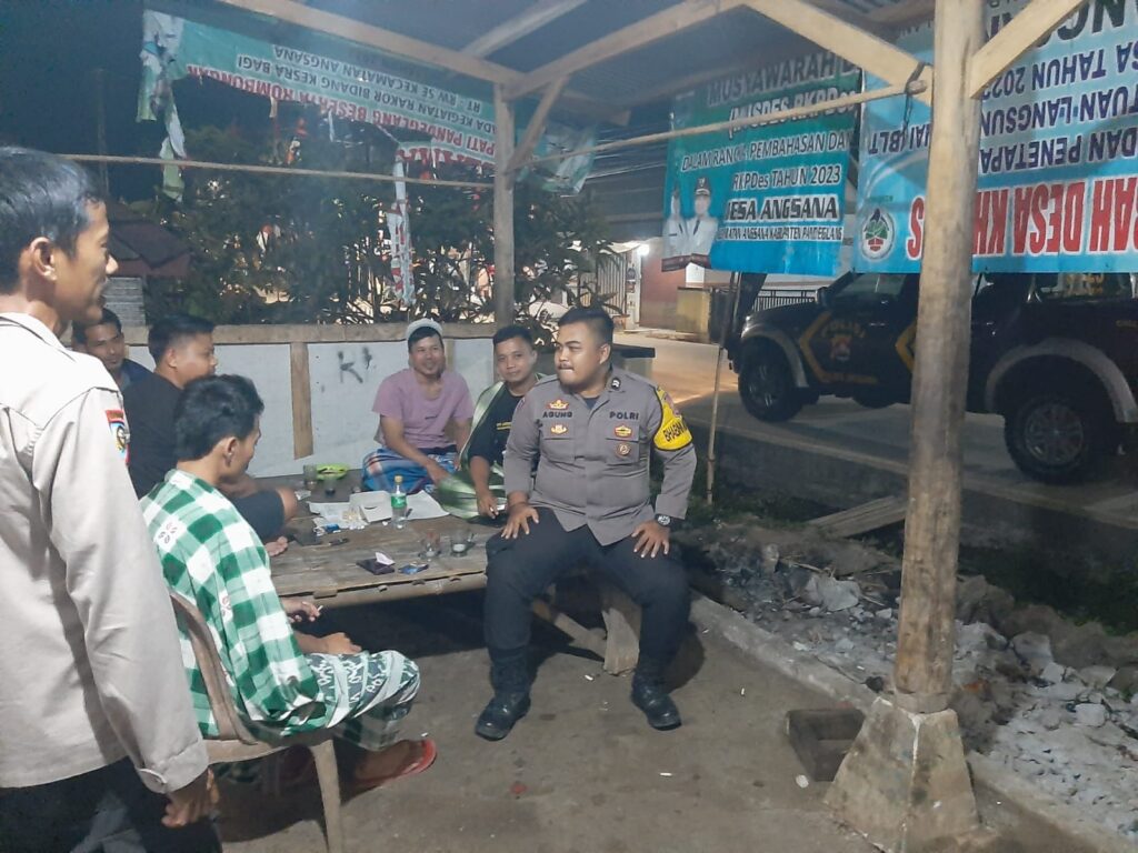 Bhabinkamtibmas Polsek Angsana Berikan Pesan Kamtibmas saat Sambangi Desa Binaan 1 WhatsApp Image 2023 10 06 at 18.44.09