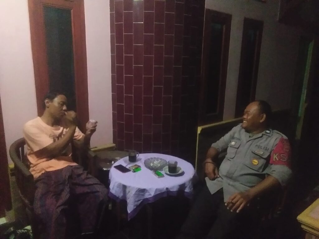 Polsek Menes Terus Jalin Silaturahmi dengan Masyarakat Melalui Kegiatan Sambang 9 WhatsApp Image 2023 10 07 at 13.25.11