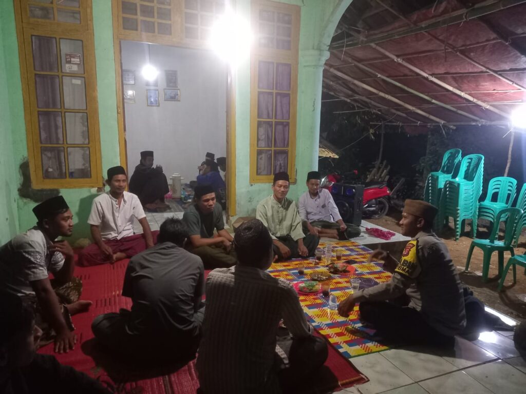 Polsek Carita Lakukan Patroli Malam Guna Cegah Gangguan Kamtibmas 2 WhatsApp Image 2023 10 07 at 13.32.01