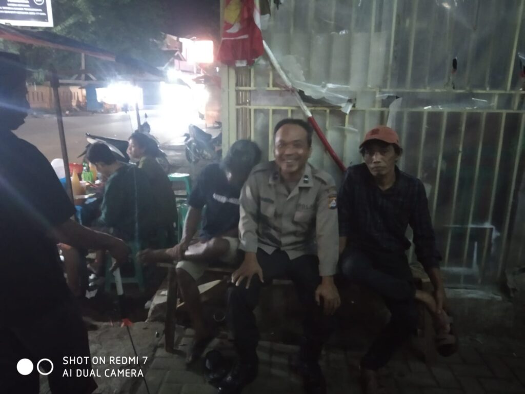 Polsek Labuan Lakukan Patroli Malam untuk Cegah Gangguan Kamtibmas 4 WhatsApp Image 2023 10 07 at 13.37.09