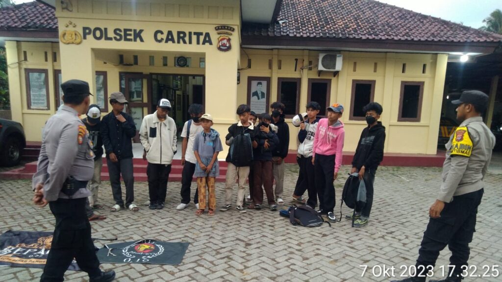 Polsek Carita Amankan Anak-anak di Bawah Umur yang Mencoba Menghentikan Truk Tronton 5 WhatsApp Image 2023 10 07 at 18.22.53