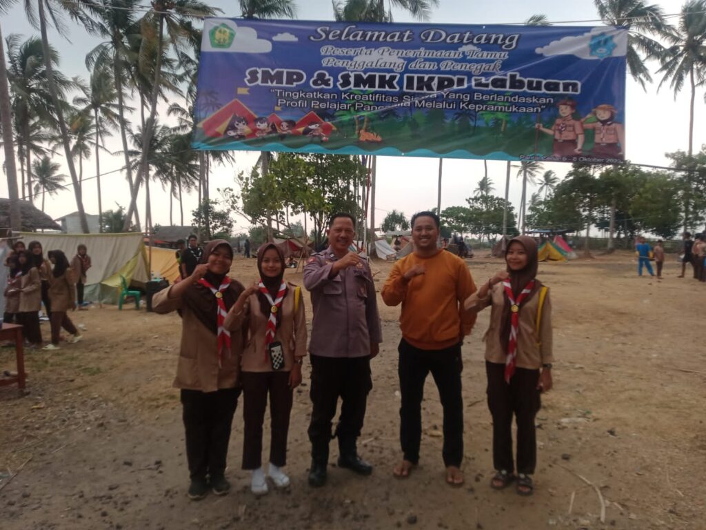 Polsek Labuan Sambangi Perkemahan Penggalang dan Pembina Pramuka di Pantai Carita 6 WhatsApp Image 2023 10 07 at 20.01.30