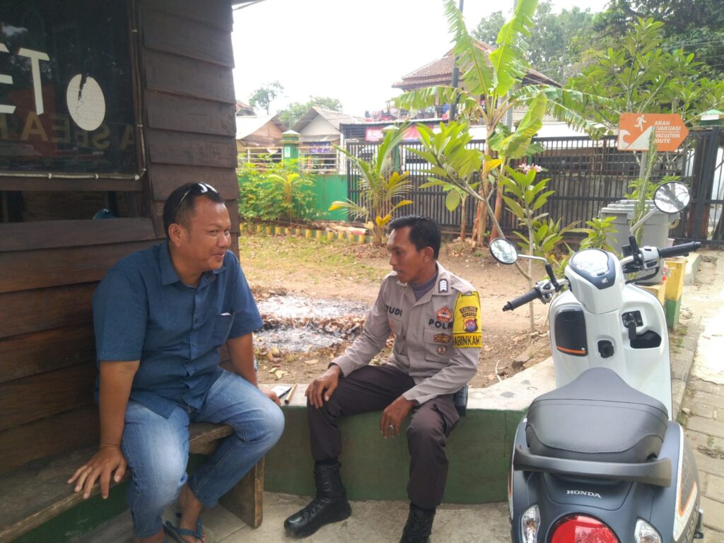 Polsek Carita Gencar Lakukan Patroli Dialogis di Wisata Pantai Carita 6 WhatsApp Image 2023 10 08 at 08.39.47