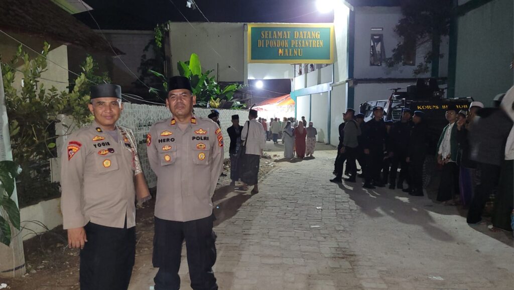Polsek Menes dan Brimob Polda Banten Amankan Perayaan Maulid Nabi Muhammad SAW di Ponpes Malnu 3 WhatsApp Image 2023 10 08 at 09.05.49