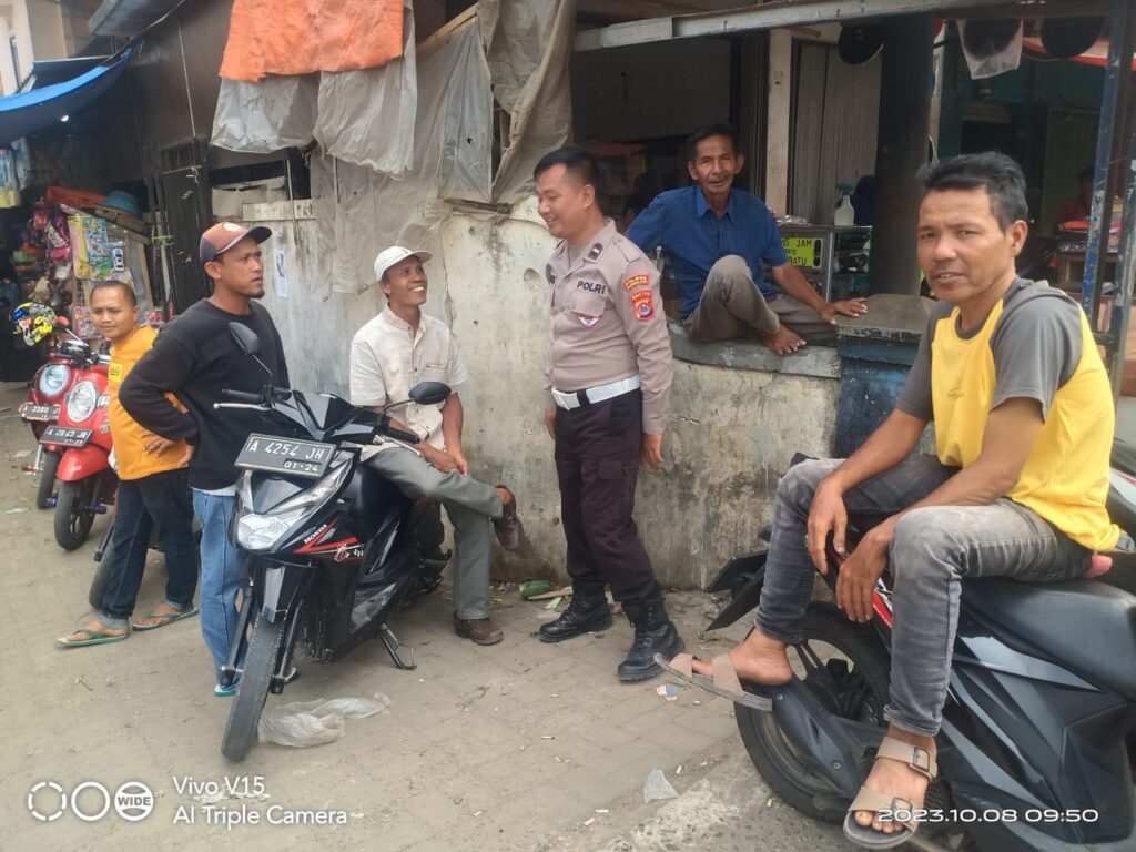 Polsek Menes Polres Pandeglang Laksanakan Patroli Dialogis dalam Upaya Ciptakan Kamtibmas yang Aman dan Kondusif 7 WhatsApp Image 2023 10 08 at 15.04.57