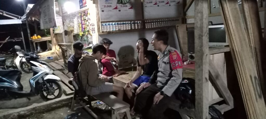 Polsek Saketi Melakukan Patroli dan Sosialisasi Kamtibmas di Desa Majau 7 WhatsApp Image 2023 10 10 at 08.02.42