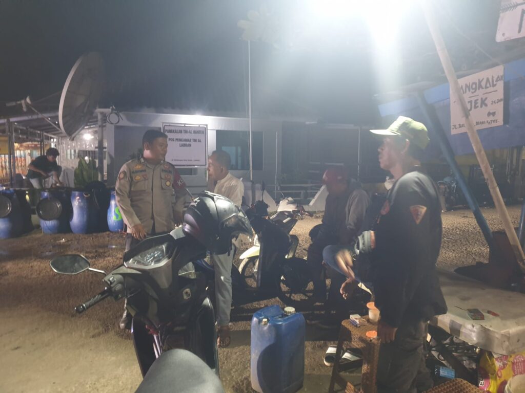 Polsek Labuan Melakukan Patroli Malam untuk Meningkatkan Keamanan Kamtibmas 9 WhatsApp Image 2023 10 10 at 08.08.04