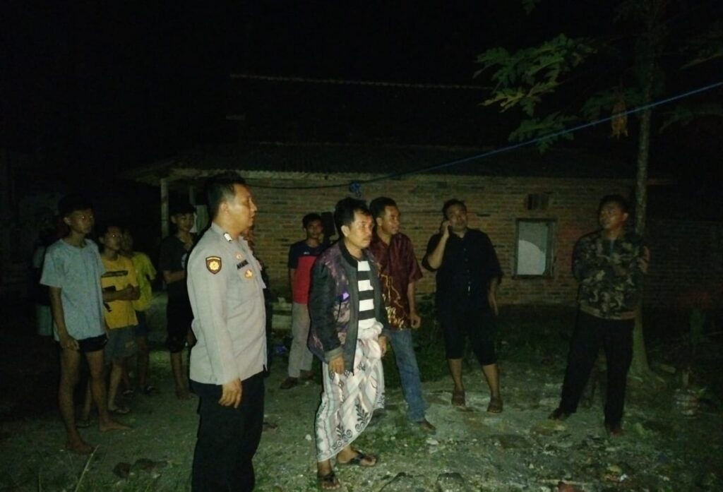 Polsek Panimbang Terus Tingkatkan Patroli Malam untuk Mewujudkan Kamtibmas Aman dan Kondusif 10 WhatsApp Image 2023 10 10 at 08.11.43