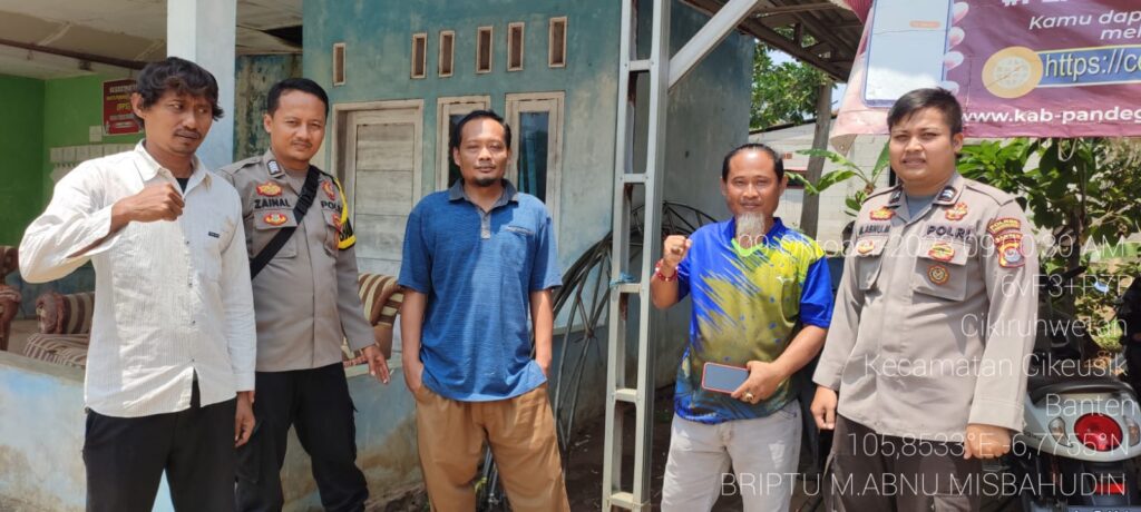 Polsek Cikeusik Terus Tingkatkan Keamanan dan Pelayanan Terbaik Melalui Patroli Siang Hari 2 WhatsApp Image 2023 10 10 at 08.35.32
