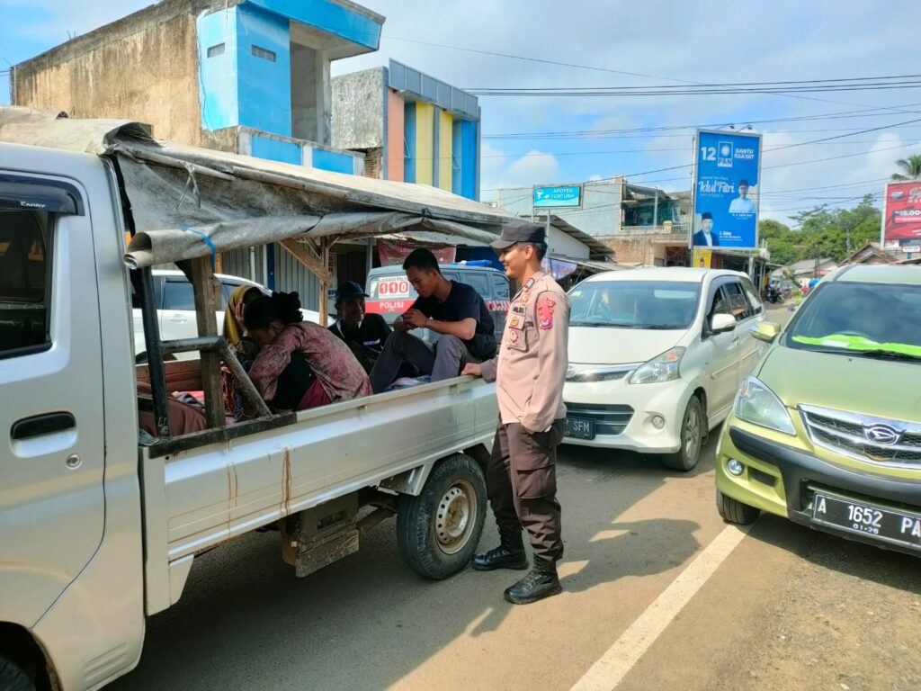 Polsek Cibaliung Gelar Kegiatan Rutin yang Ditingkatkan (KRYD) untuk Cegah Kejahatan 1 WhatsApp Image 2023 10 10 at 13.06.41