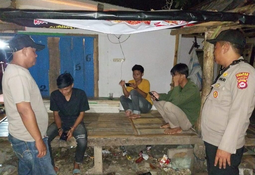 Polsek Sumur Melakukan Patroli Malam untuk Memelihara Kamtibmas di Wilayah Hukumnya 1 WhatsApp Image 2023 10 11 at 13.55.02