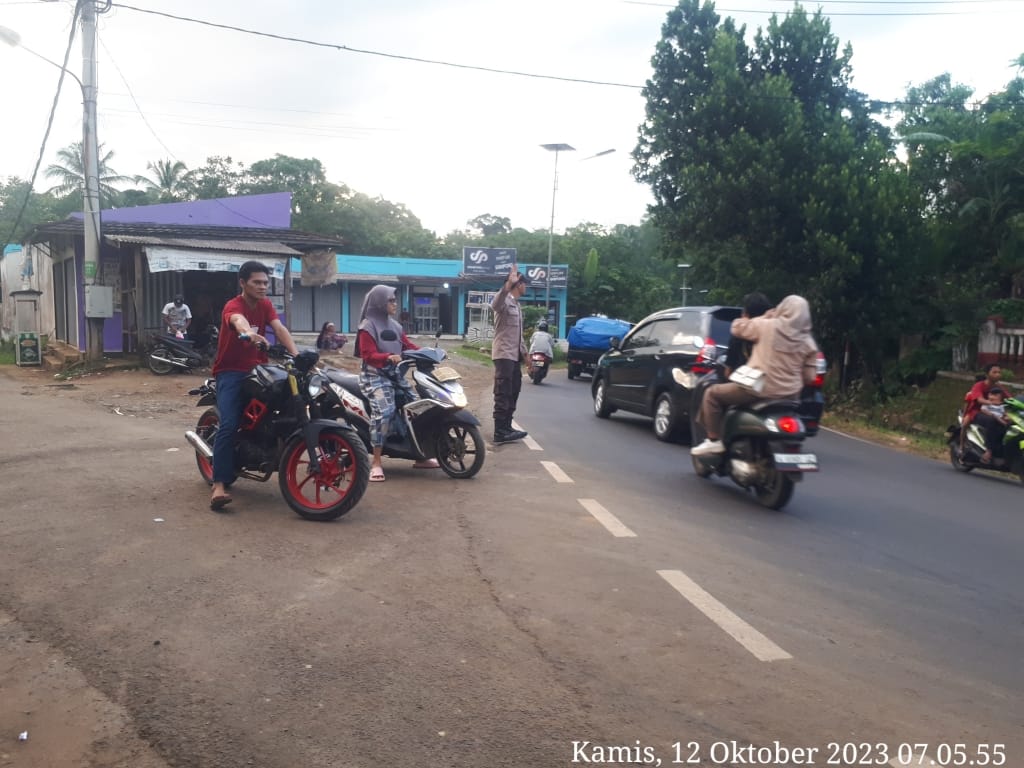 Polsek Saketi Terus Meningkatkan Kelancaran Lalu Lintas demi Keselamatan dan Kenyamanan Pengguna Jalan 4 WhatsApp Image 2023 10 12 at 14.39.53
