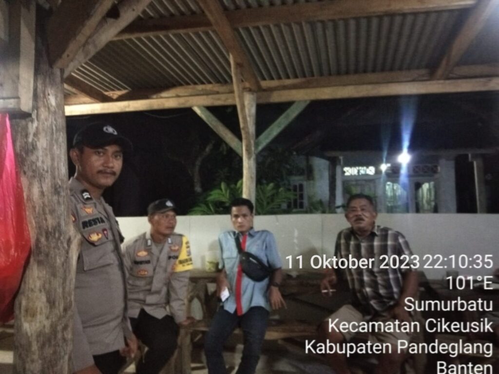 Polsek Cikeusik Gelar Patroli C3 untuk Ciptakan Lingkungan Aman dan Kondusif 4 WhatsApp Image 2023 10 12 at 19.31.32