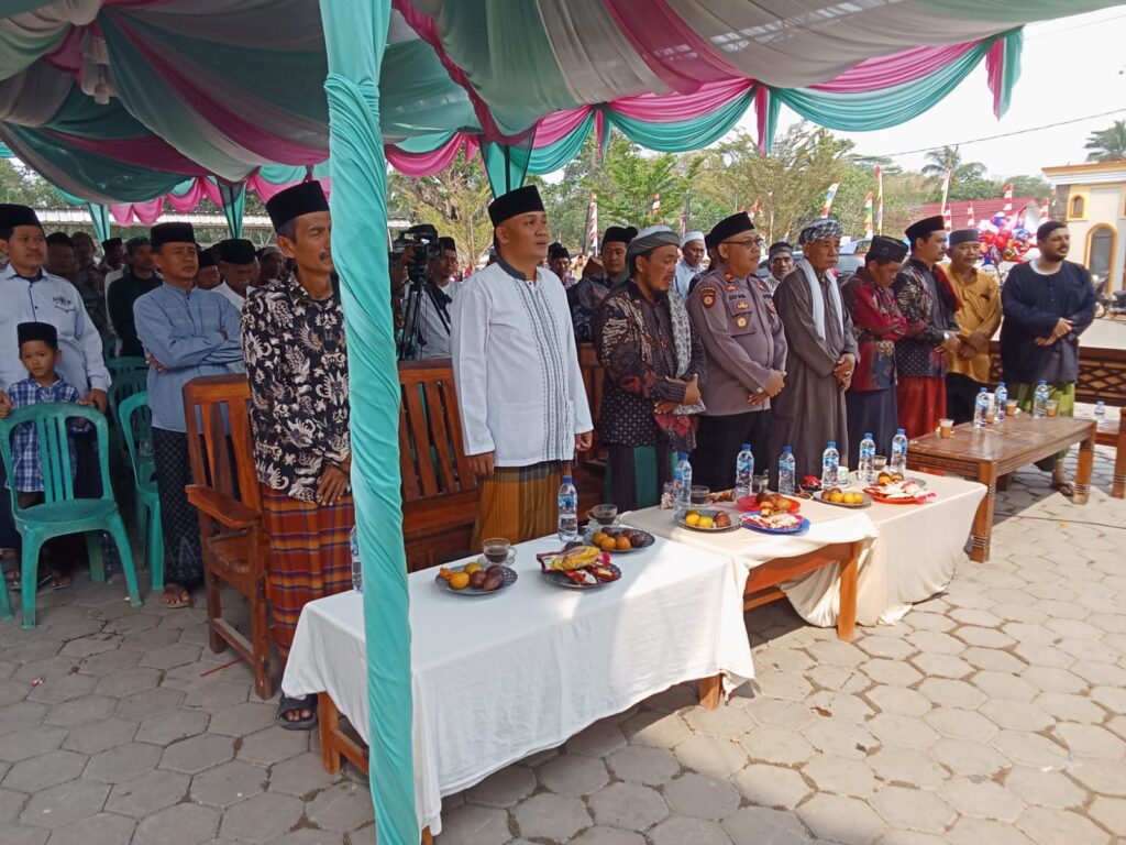 Kapolsek Panimbang dan Anggota Hadiri Peringatan Maulid Nabi Muhammad SAW 6 WhatsApp Image 2023 10 17 at 12.32.52