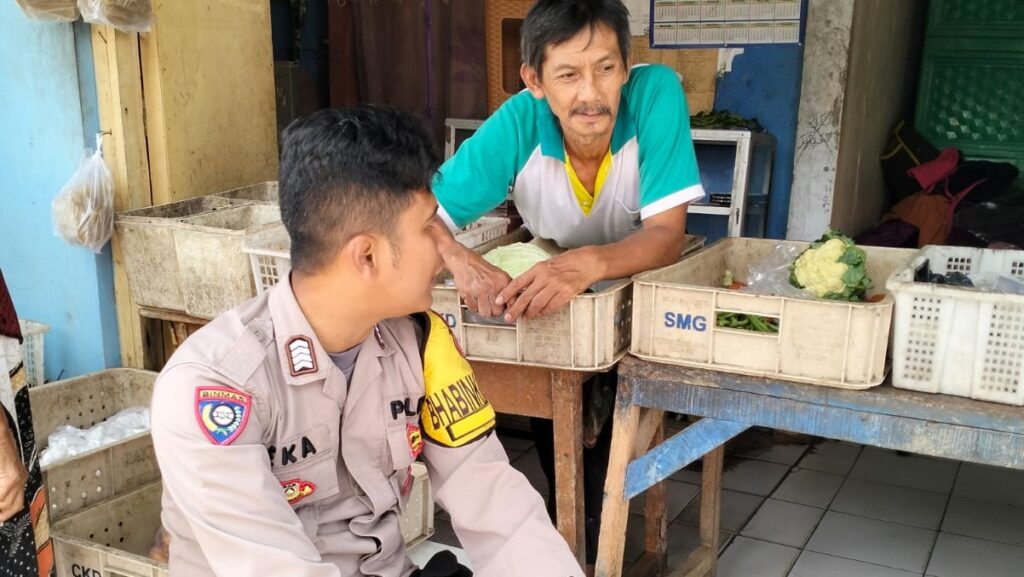 Bhabinkamtibmas Polsek Pandeglang Beri Perhatian Kepada Kp Ciekek Masjid 2 7 WhatsApp Image 2023 10 19 at 19.46.31