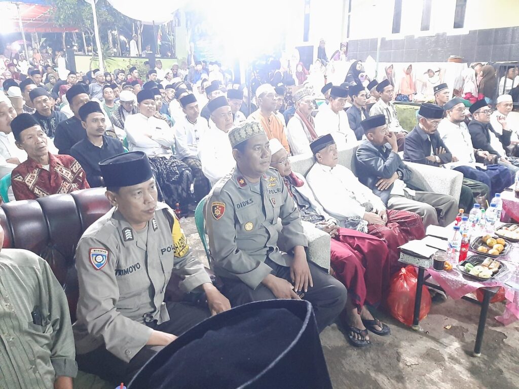 Bhabinkamtibmas Polsek Pandeglang Hadiri Peringatan Maulid Nabi Muhammad SAW di Ponpes Daarul Jannah 1 WhatsApp Image 2023 10 21 at 08.50.47