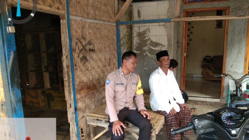 Bhabinkamtibmas Polsek Cikeusik Gelar Sambang Door to Door untuk Meningkatkan Keamanan dan Ketertiban Masyarakat 7 WhatsApp Image 2023 10 22 at 11.42.27
