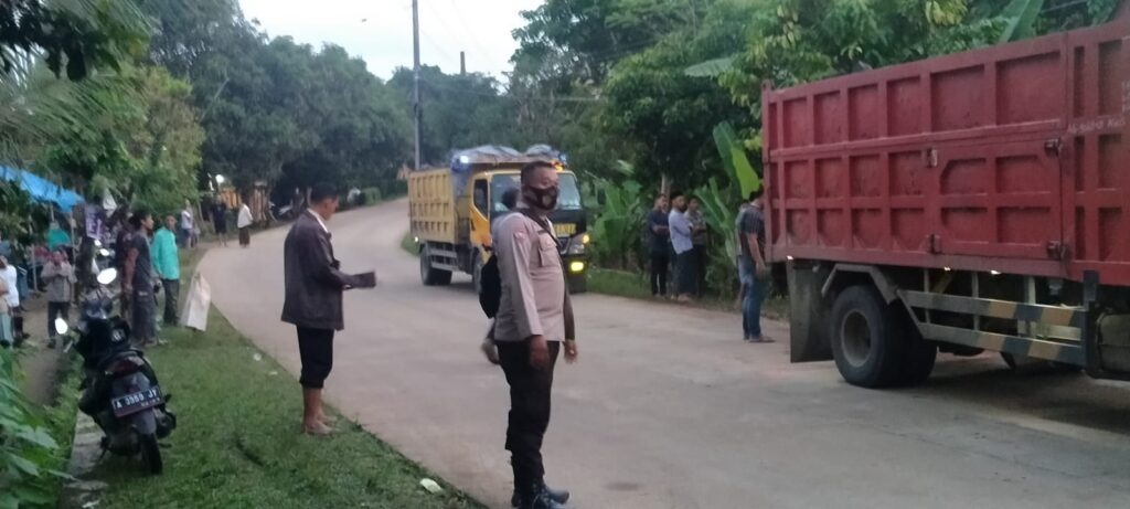 Polsek Munjul Berikan Pengaturan Lalu Lintas untuk Kamseltiblancartas 7 WhatsApp Image 2023 10 22 at 22.06.42