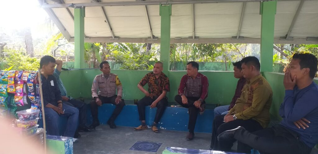 Polsek Carita Menyelenggarakan Pengamanan Rumah Ibadah 6 WhatsApp Image 2023 10 23 at 15.27.23
