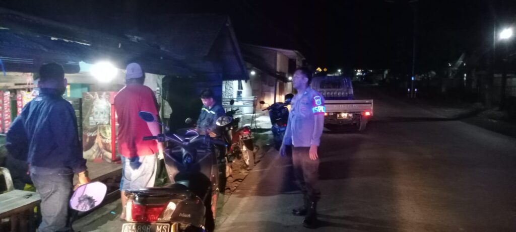 Polsek Saketi Polres Pandeglang Gelar Blue Light Patrol, Menciptakan Kamtibmas yang Kondusif 6 WhatsApp Image 2023 10 25 at 10.24.57