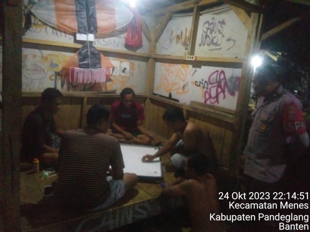 Patroli Polsek Menes: Masyarakat Diajak Bekerjasama dalam Mewujudkan Keamanan dan Ketertiban 10 WhatsApp Image 2023 10 25 at 20.06.19