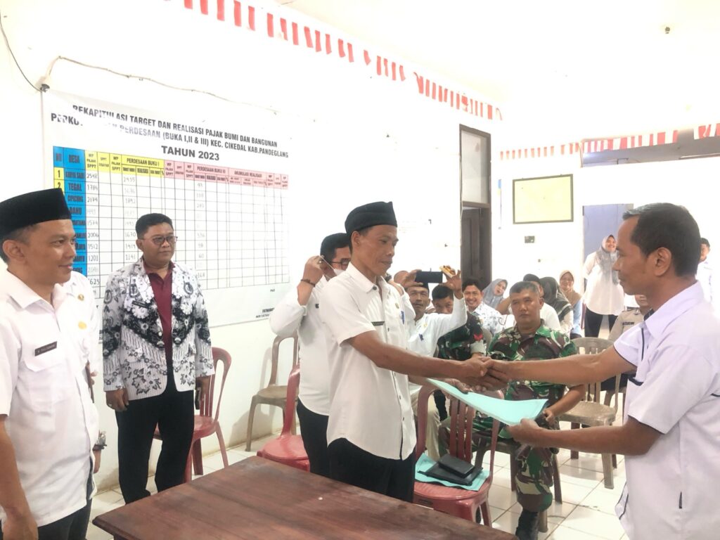 Polsek Cikedal Hadiri Acara Pisah Sambut Kesos dan Kasubag Keuangan Kecamatan Cikedal 6 WhatsApp Image 2023 10 25 at 20.53.00