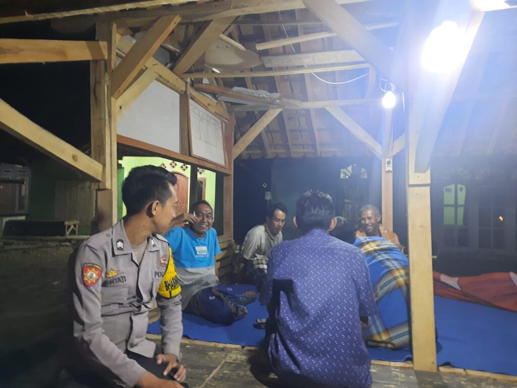 Polsek Cigeulis Tingkatkan Kegiatan Patroli Dialogis dan Sambang dalam Upaya Ciptakan Kamtibmas yang Aman 8 WhatsApp Image 2023 10 26 at 09.09.20