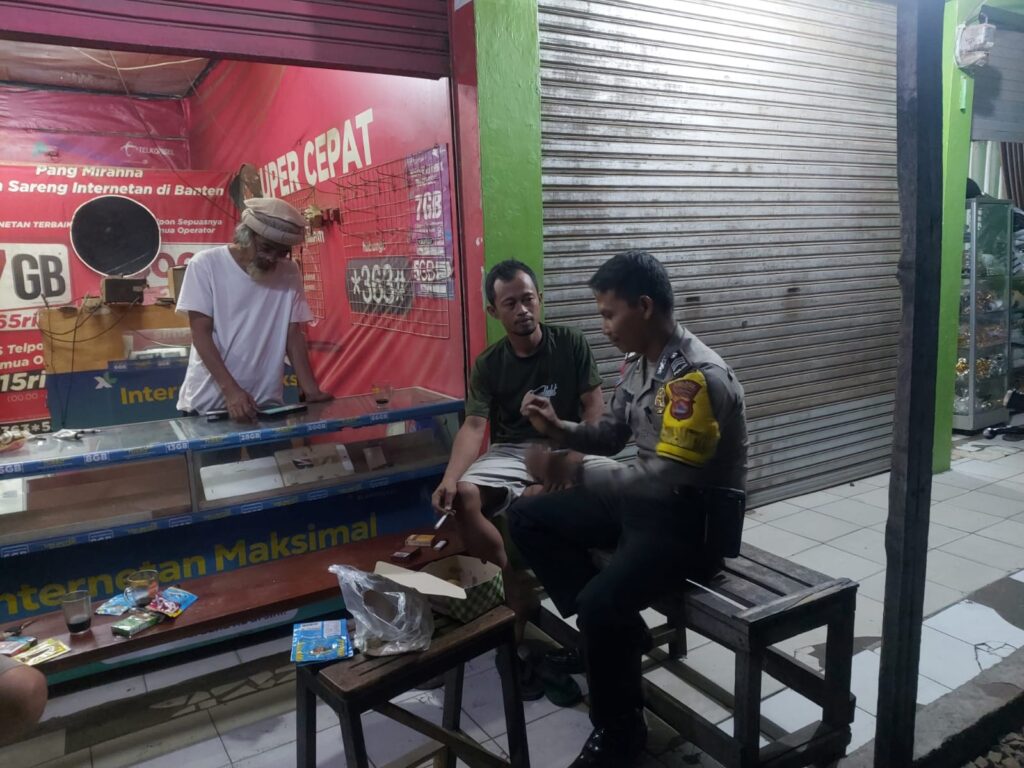 Patroli Malam oleh Polsek Labuan Polres Pandeglang untuk Ciptakan Keamanan dan Ketertiban 2 WhatsApp Image 2023 10 26 at 09.31.08