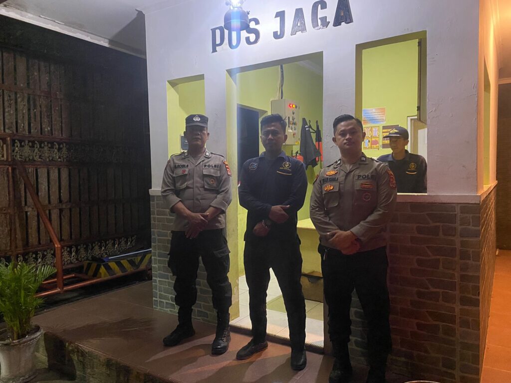 Polsek Panimbang Gelar Patroli Malam untuk Pemeliharaan Kamtibmas 3 WhatsApp Image 2023 10 26 at 09.34.29
