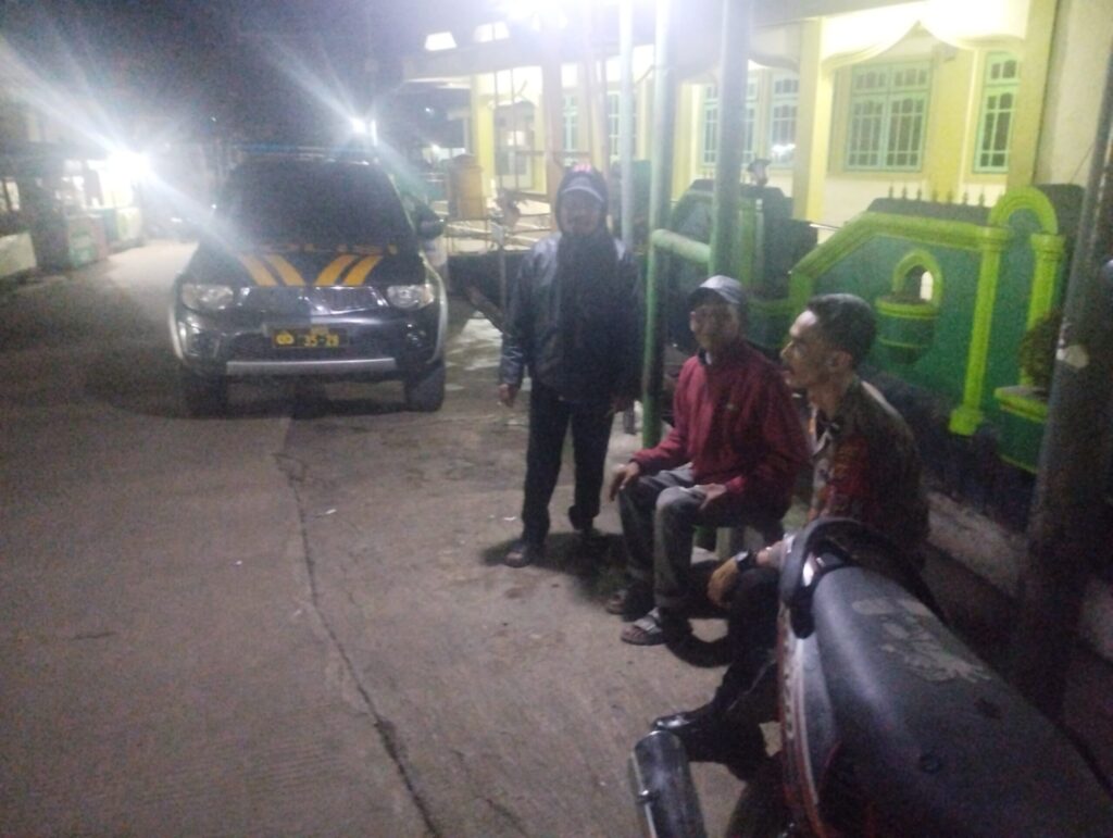 Polsek Cimanuk Polres Pandeglang Melaksanakan Patroli Mobile untuk Meningkatkan Keamanan dan Ketertiban 4 WhatsApp Image 2023 10 26 at 09.37.28 scaled