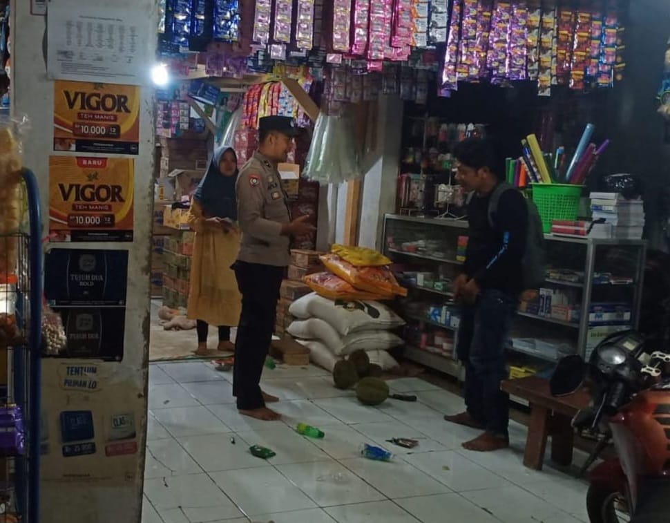 Polsek Menes Pantau Harga dan Ketersediaan Stok Bahan Kebutuhan Pokok di Pasar Menes 1 WhatsApp Image 2023 10 26 at 18.58.38