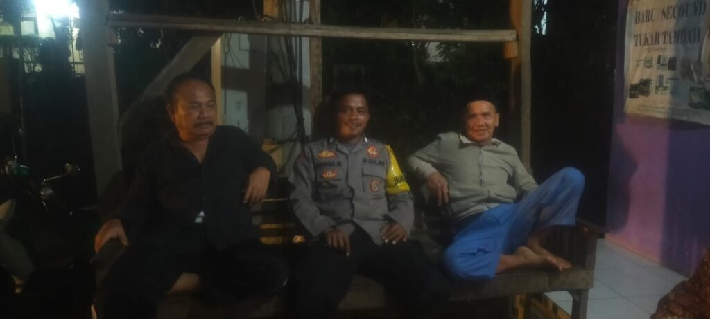 Polsek Saketi Melaksanakan Patroli Malam untuk Memelihara Kamtibmas di Wilayah Hukum 6 WhatsApp Image 2023 10 26 at 19.02.24