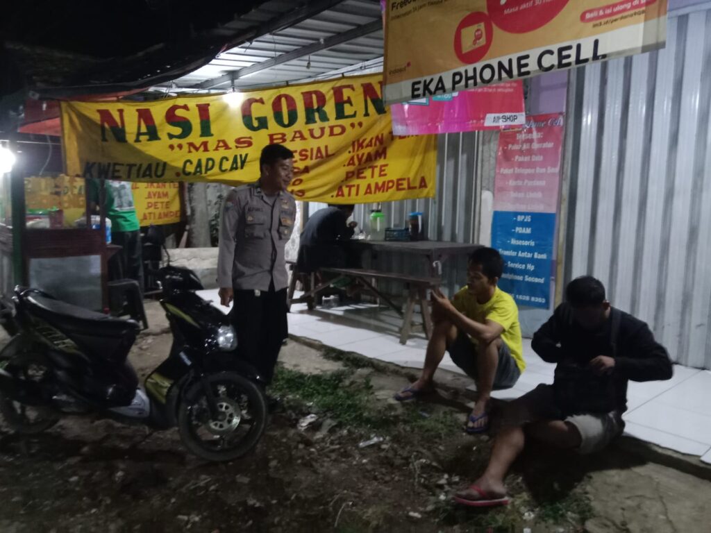 Polsek Cimanuk Lakukan Patroli Malam untuk Ciptakan Situasi Kamtibmas yang Aman dan Nyaman 10 WhatsApp Image 2023 10 27 at 14.20.49