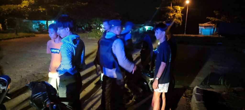 Polsek Pandeglang Melakukan Patroli Rutin untuk Mencegah Tindak Kriminalitas dan Meningkatkan Kesadaran Kamtibmas 7 WhatsApp Image 2023 10 28 at 16.08.28