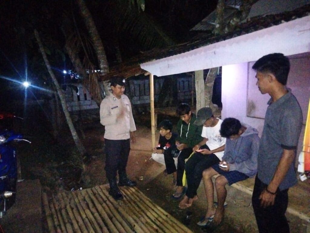 Polsek Patia Tingkatkan Patroli KRYD untuk Mewujudkan Keamanan dan Pelayanan Terbaik 9 WhatsApp Image 2023 10 28 at 16.15.51