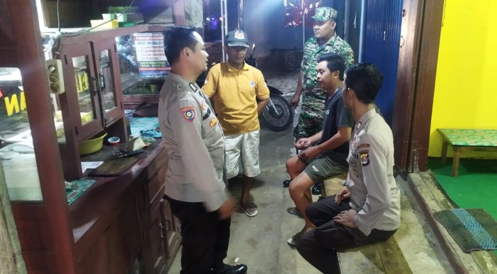 Polsek Bojong Gelar Patroli Malam Gabungan TNI/Polri untuk Meningkatkan Kamtibmas 1 WhatsApp Image 2023 10 29 at 19.21.51