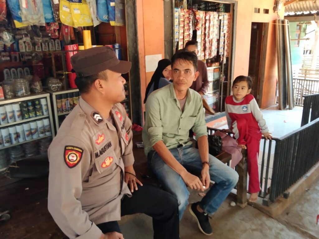 Polsek Cimanggu Terus Tingkatkan Soliditas dengan Masyarakat Melalui Sambang dan Bersilaturahmi 5 WhatsApp Image 2023 10 29 at 19.26.54